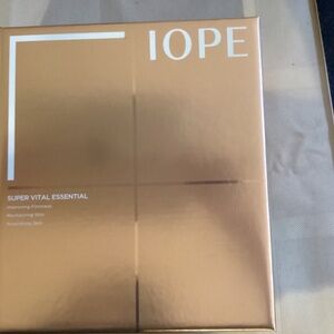 IOPE Super Vital Essentials set